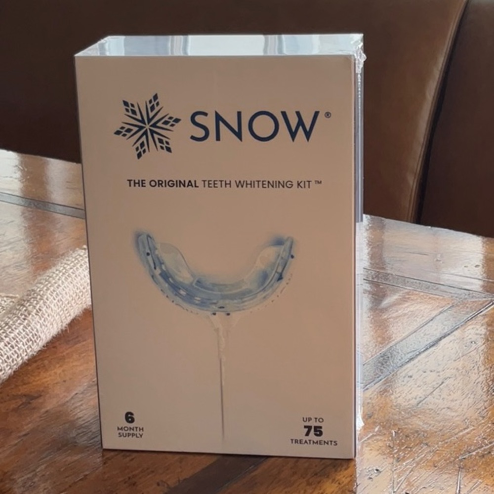Snow whitening kit.   NIB.  6mos kit